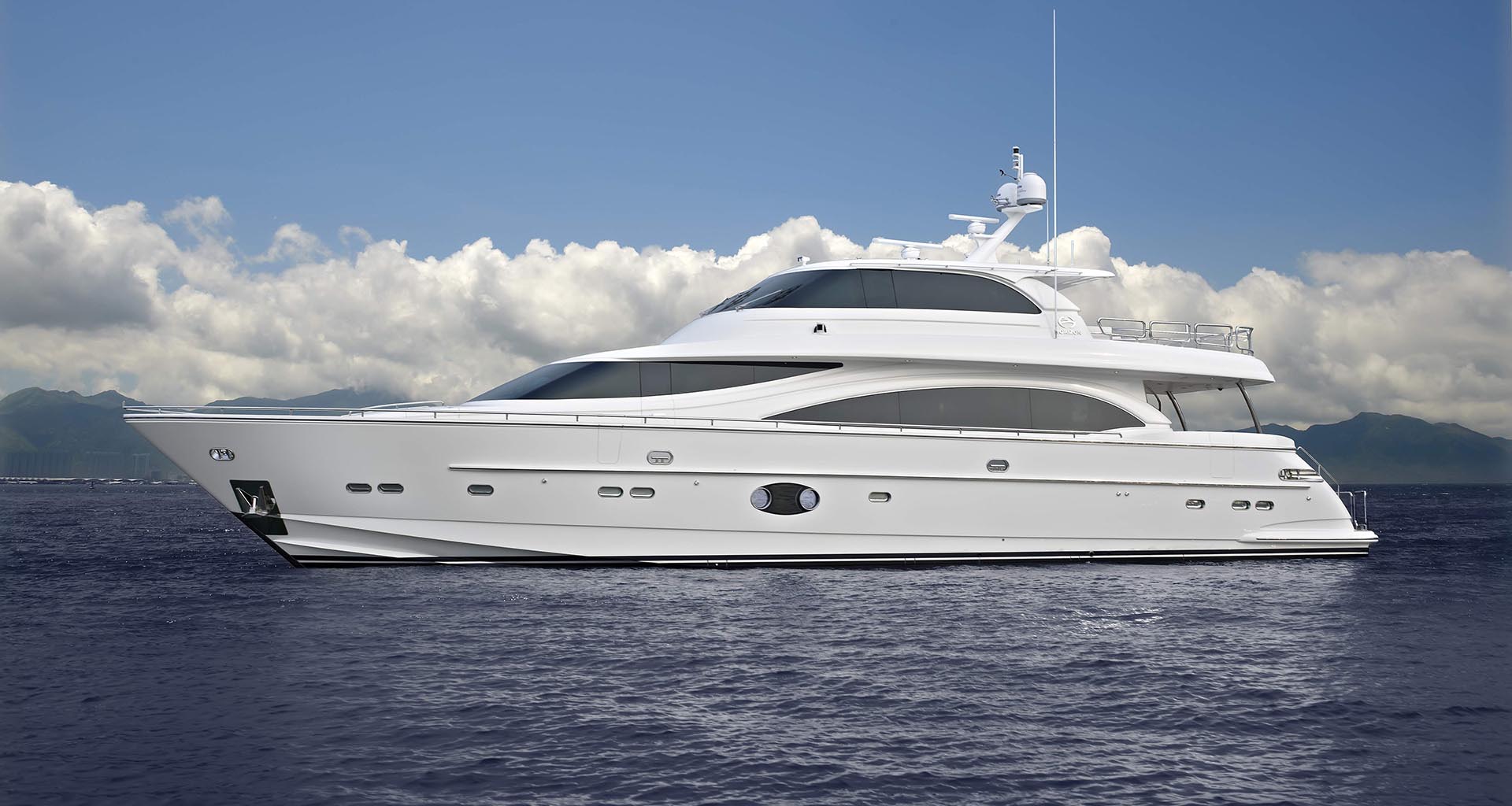 Diamond Seas Luxury Yacht - Giants Enterprises